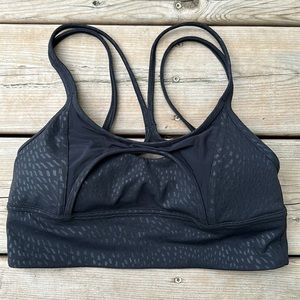 Lululemon sports bra size 6